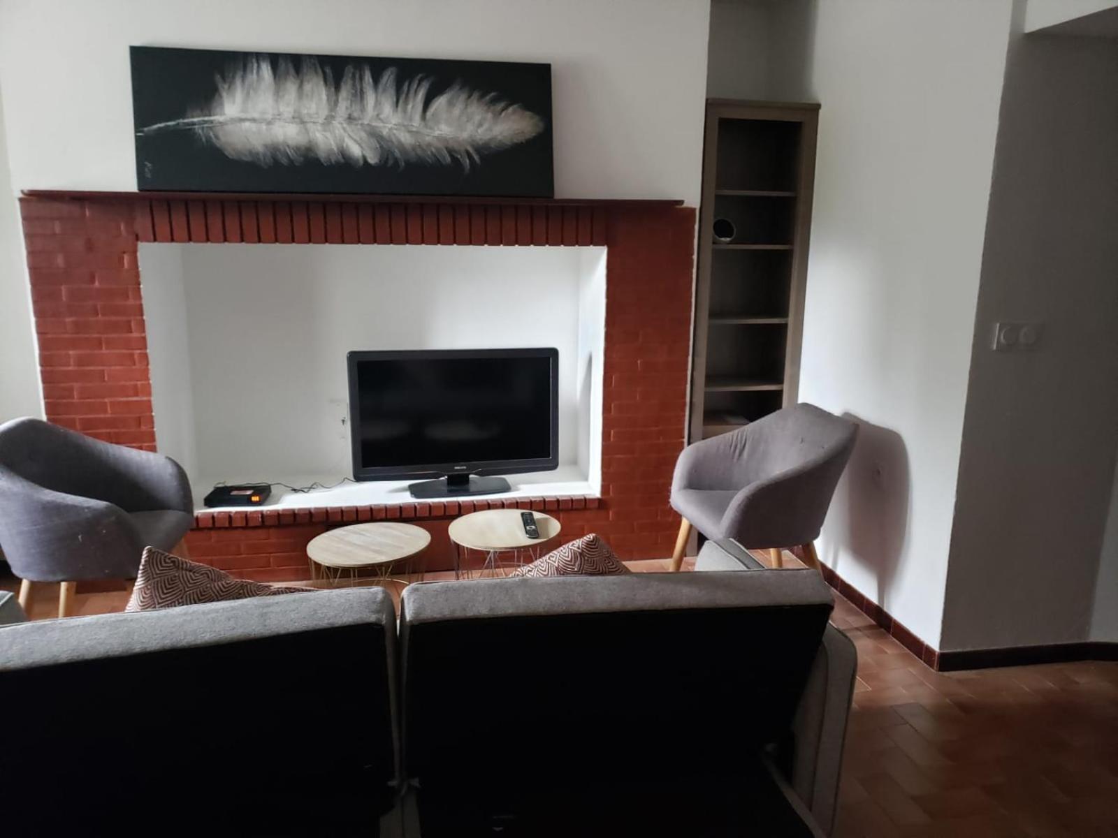 Chambres Meublees Et Spacieuses ลีส์-ชูร์แด็ง ภายนอก รูปภาพ